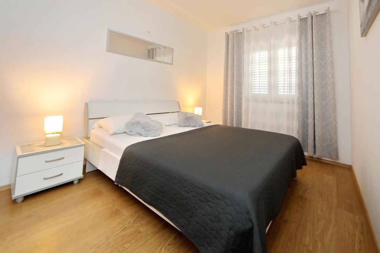 Apartments With A Parking Space Bibinje, Zadar - 14436 외부 사진