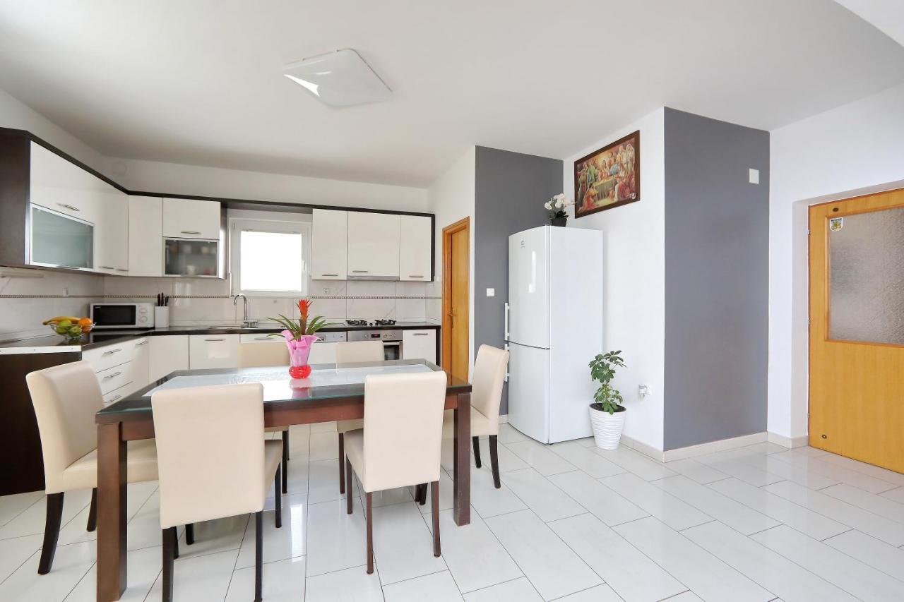 Apartments With A Parking Space Bibinje, Zadar - 14436 외부 사진