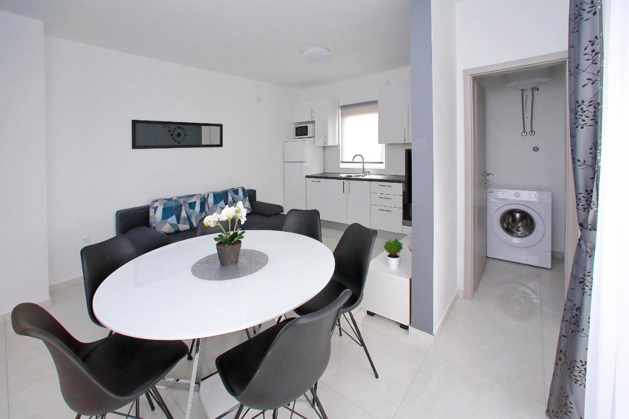 Apartments With A Parking Space Bibinje, Zadar - 14436 외부 사진